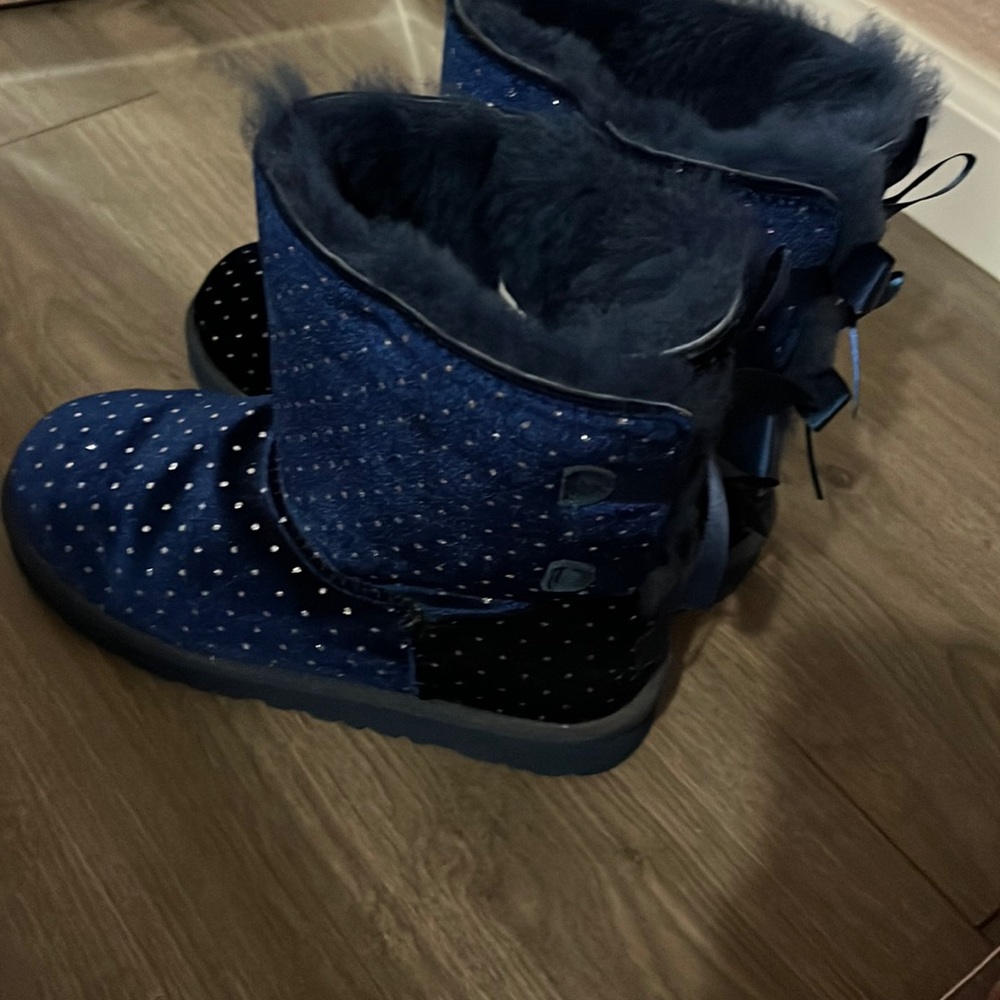 navy uggs with silver polka dots